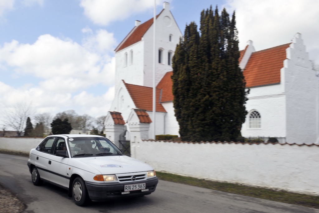 Arne og Lone Fasberg tog sejren i touring-klassen i deres 33 år gamle Opel Astra.
(Foto: Morten Alstrup)